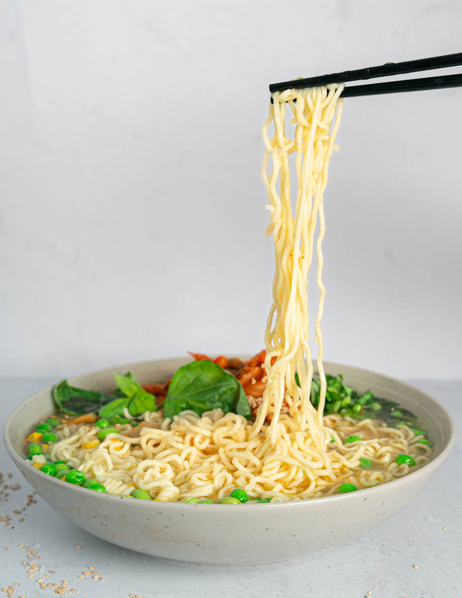 vegan-kimchi-instant-ramen-noodles
