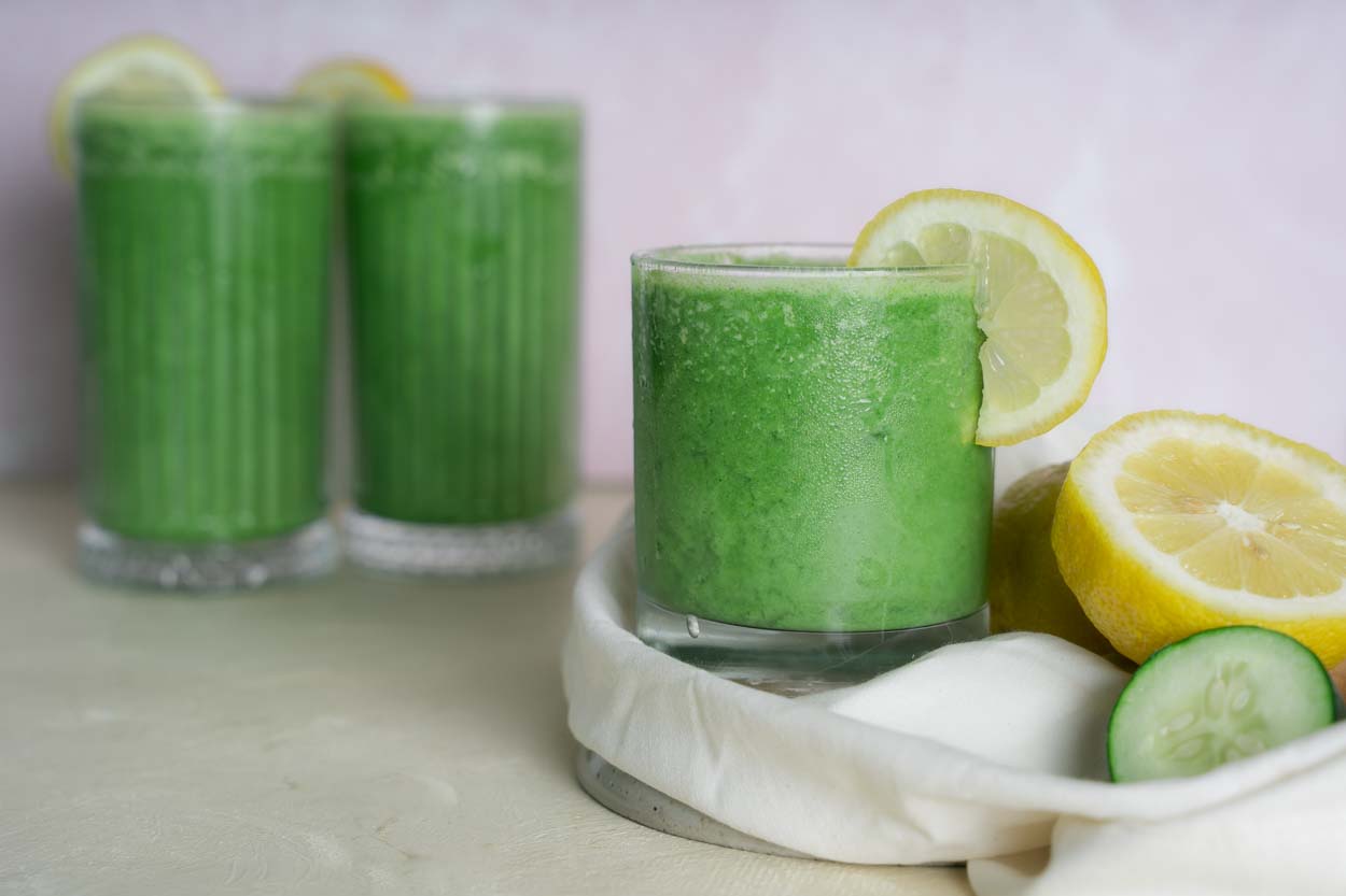Green Smoothie with cucumbers and lemon